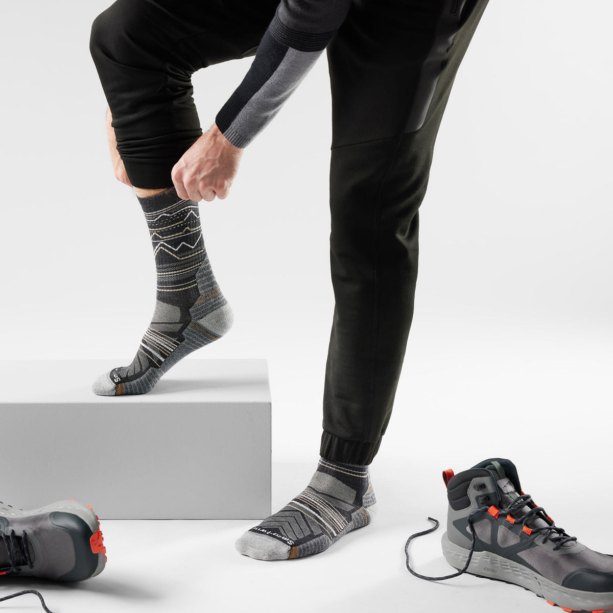 Hike Mountain Range Crew Socks