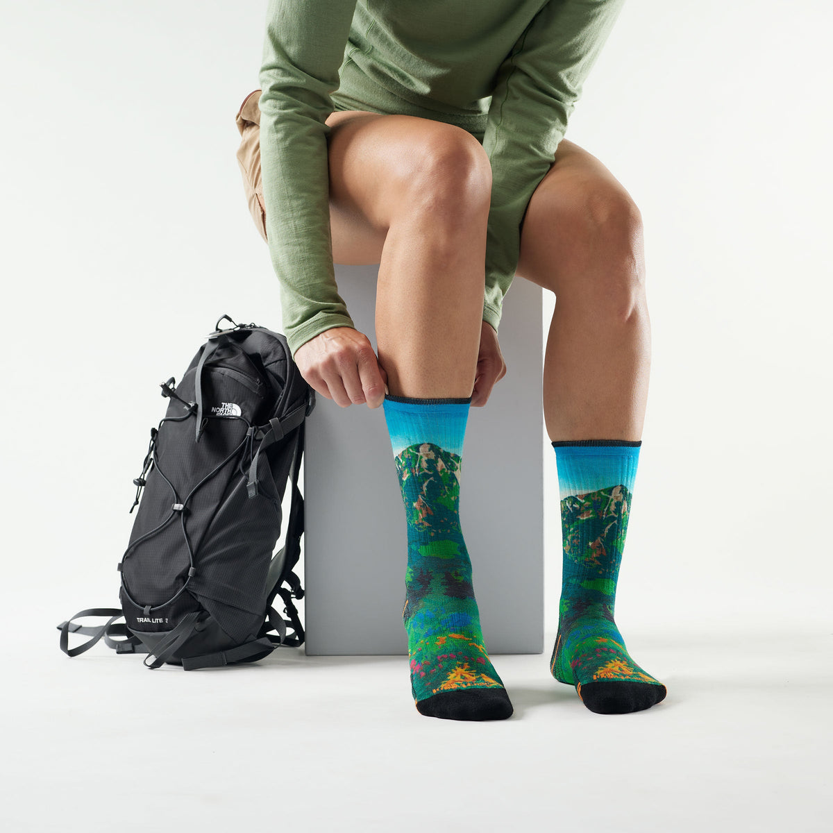 Women’s Hike Mountain Lake Print Crew Socks